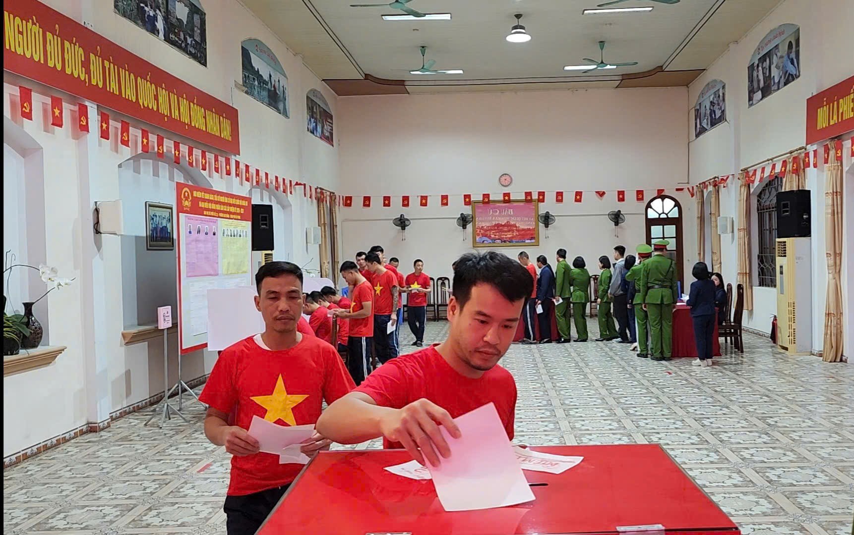 Cử tri tại Cơ sở cai nghiện ma túy số 1 (khu vực bỏ phiếu số 33): 767 cử tri hoàn thành việc bỏ phiếu